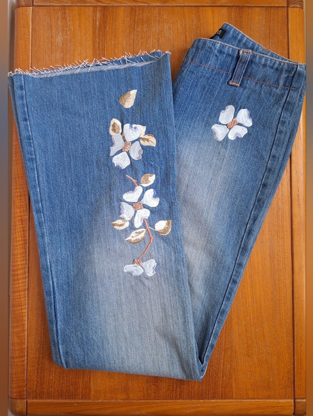 Vtg Y2K Kenneth Cole Embroidered Flare Jeans Floral 100% Cotton Boho Womens 0